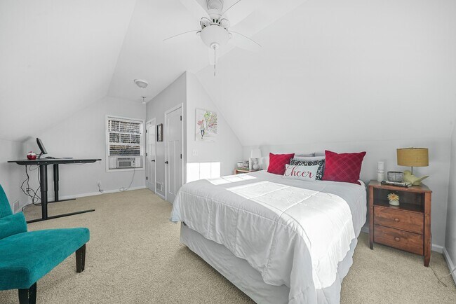 Building Photo - 814 Locust St