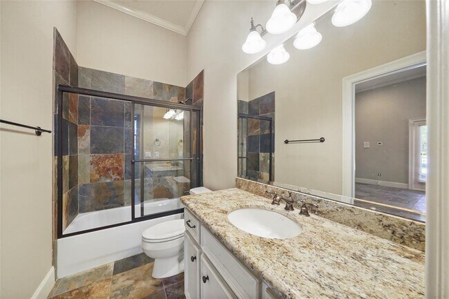 Building Photo - 30 N Palmiera Cir