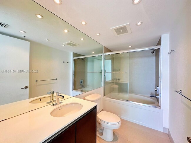 Building Photo - 665 NE 25th St