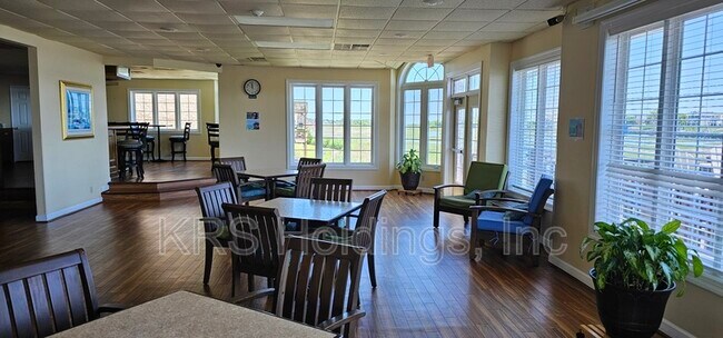 Building Photo - 200 Mainsail Dr