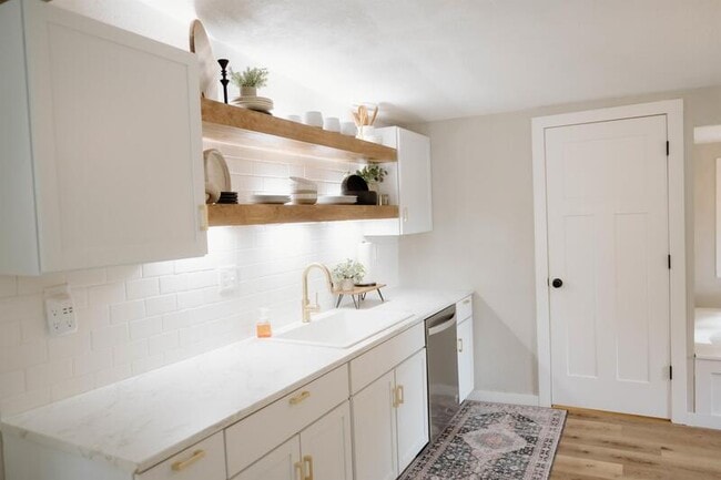 Building Photo - 206 State Ave