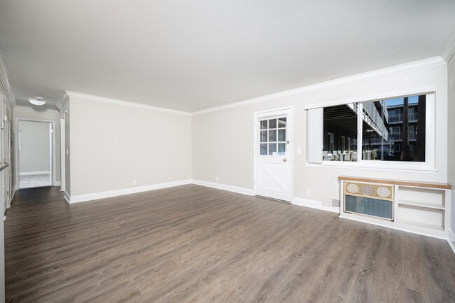 Palms B-7 living3 - Palms at the Pruneyard