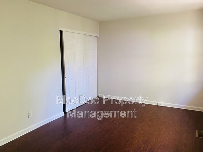 Building Photo - 298 Red Oak Dr