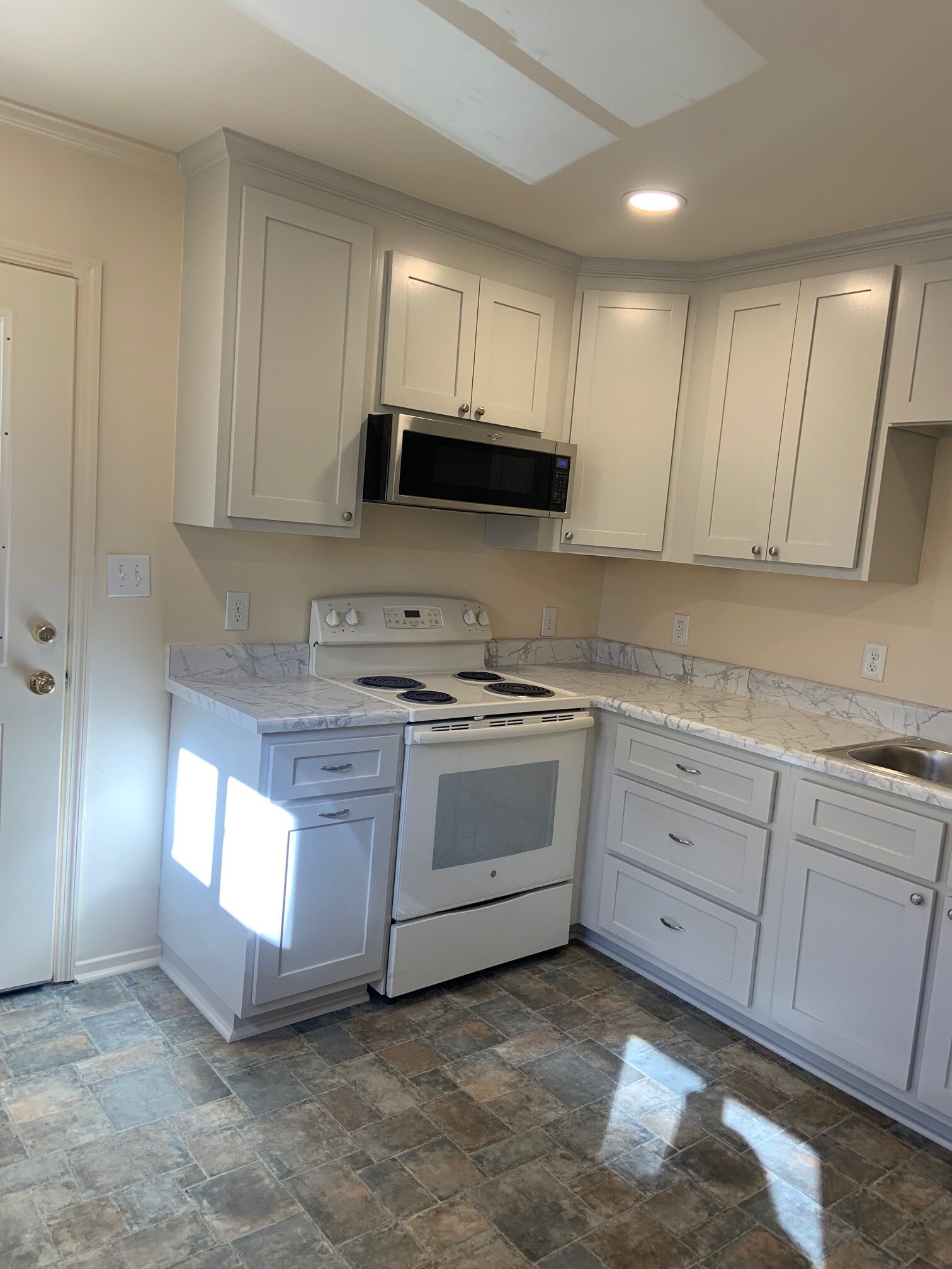 Building Photo - 225 Habersham Dr