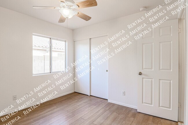 Building Photo - 12043 W Windrose Dr