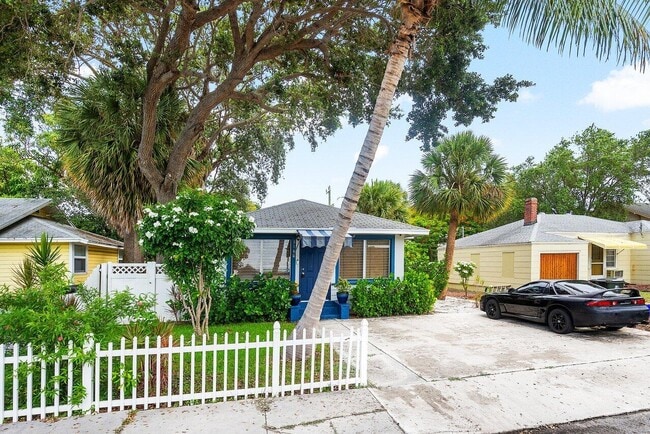 Building Photo - 314 S Palmway