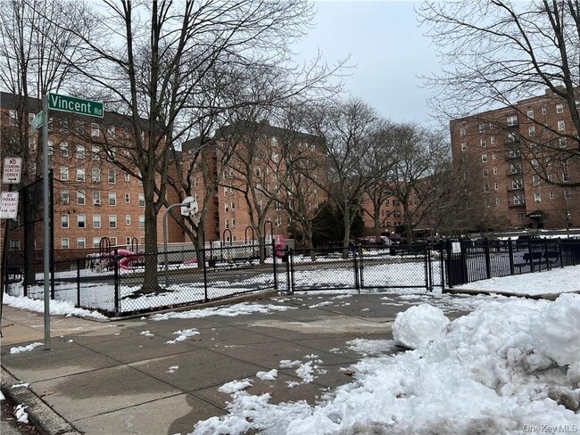 Building Photo - 1 Vincent Rd