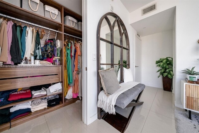 Building Photo - 460 NE 28th St