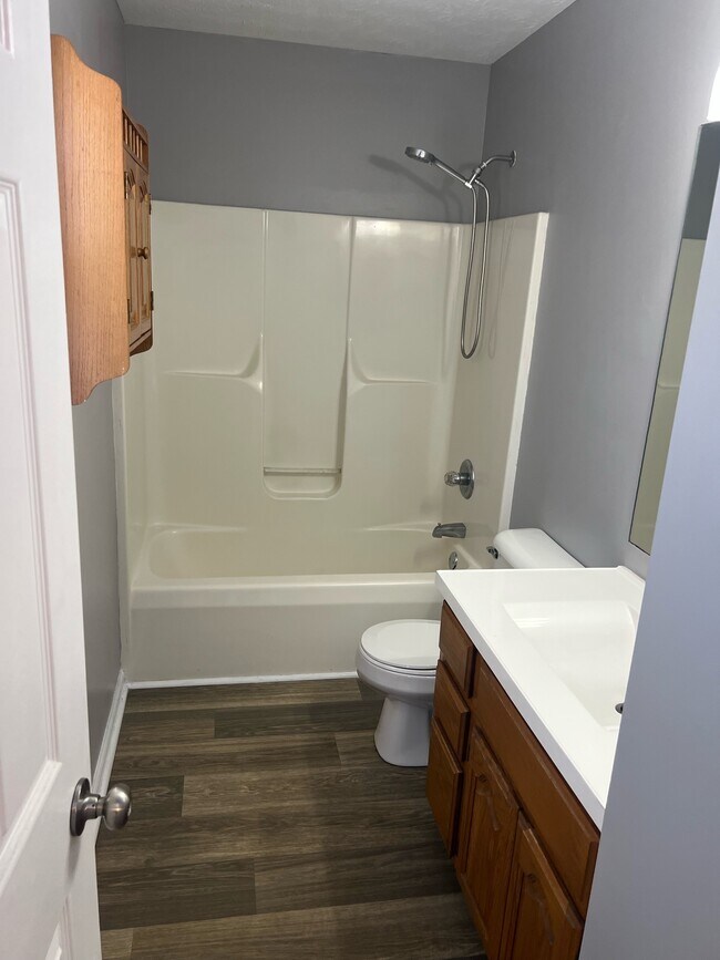 Building Photo - 1068 Edgewood Way