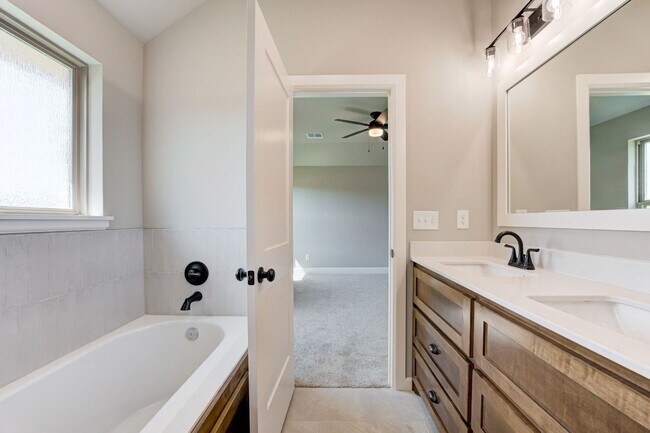 Building Photo - Brand New Home In Noble!