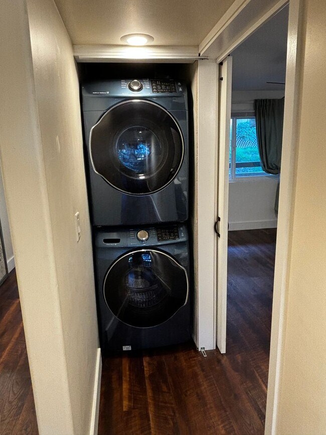 Building Photo - Beautiful 2 bed 2 bath Condo Located in North Park