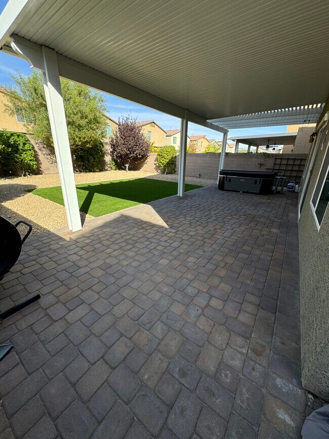 Building Photo - 4466 Zara Point Ave
