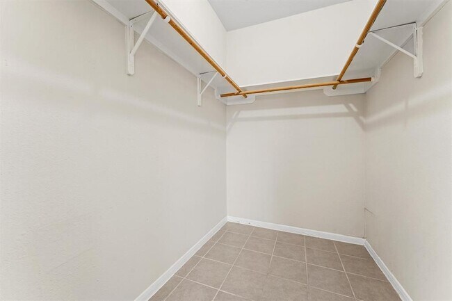 Building Photo - 2626 Holly Hall St