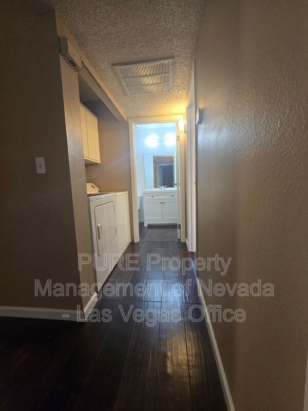 Building Photo - 4270 Rollingstone Dr