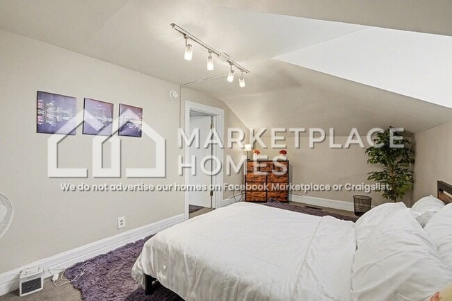 Building Photo - 1391 Woodbridge St