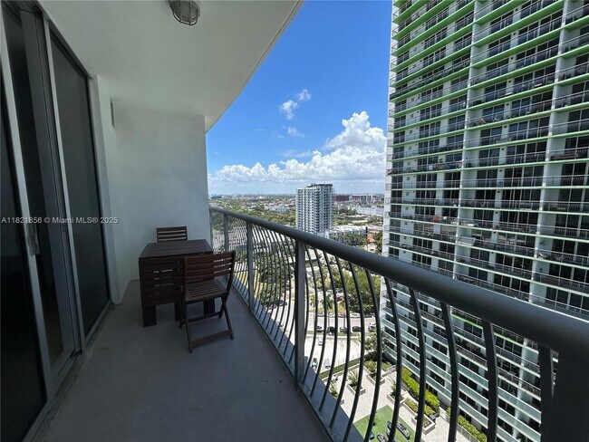 Building Photo - 1750 N Bayshore Dr