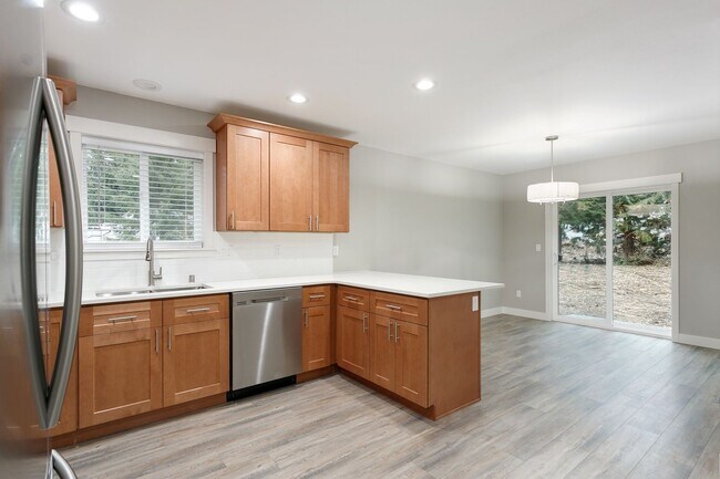 Building Photo - 3 Bed, 2 Bath Home in Maple Falls with 2 Car garage