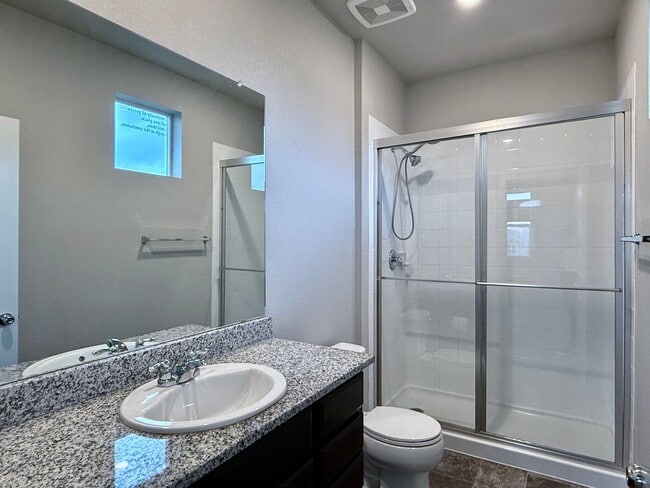 Building Photo - Wonderful End Unit 2 Bed/2.5 Bath Townhome...