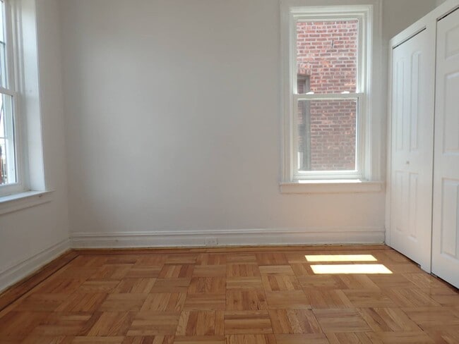 Building Photo - 663 E 94th St
