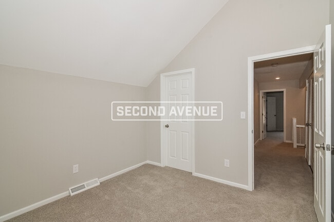 Building Photo - 1804 NE Gatewood Dr