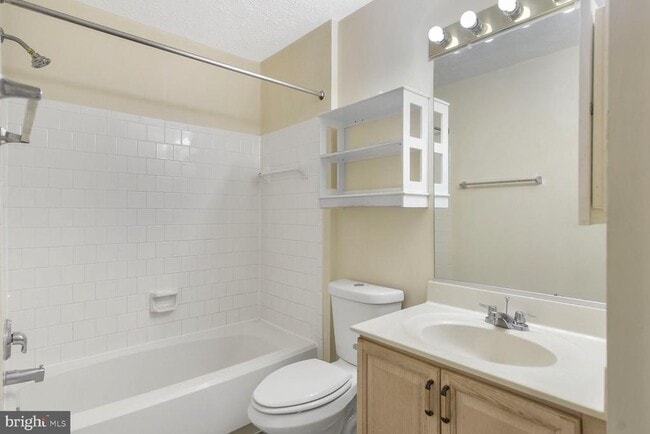 Building Photo - 46525 Hollymead Pl