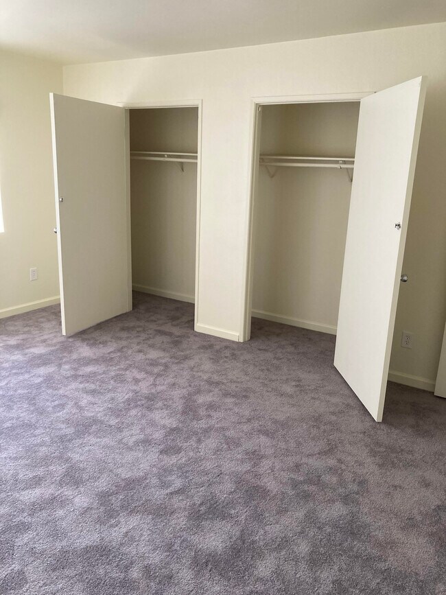 Building Photo - 12264 Chandler Blvd