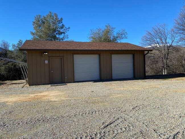 Building Photo - 10964 Rainbow Lake Rd