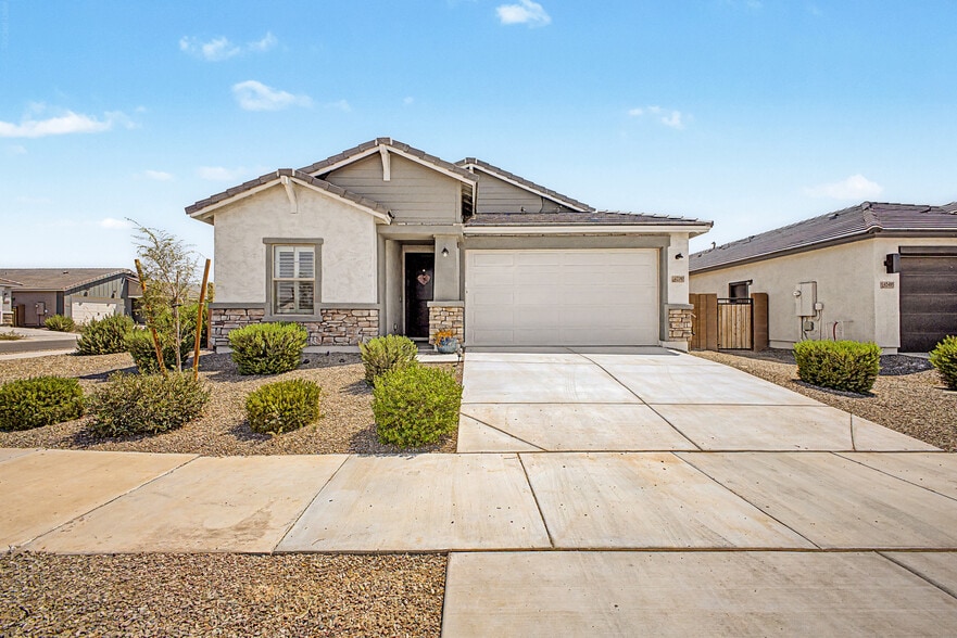Building Photo - 42385 W Vincent Dr