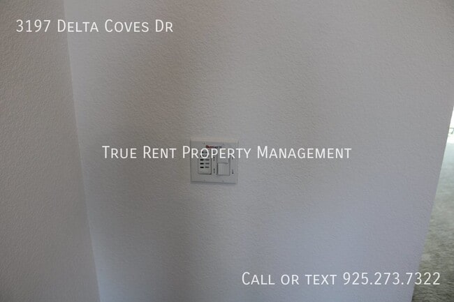 Building Photo - Gorgeous 5 Bed, 3 Bath in Highly Desirable...