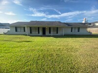 Building Photo - 2913 Moores Ln