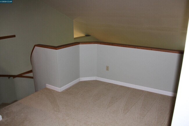 Building Photo - 338 Newcastle Ln