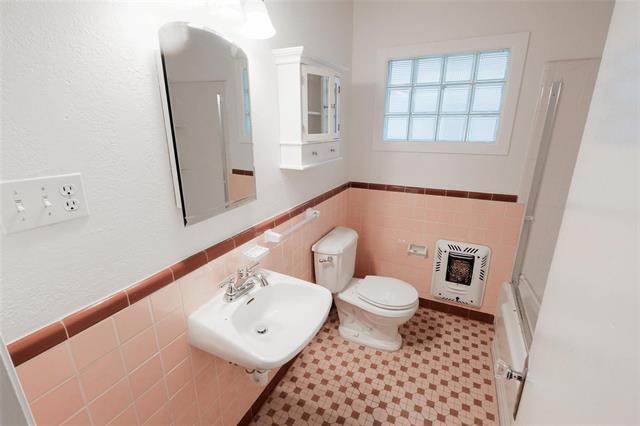 Building Photo - 3900 Dexter Ave