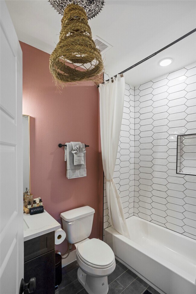 Building Photo - 3802 Buck St