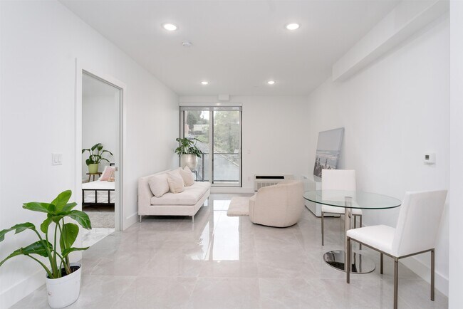 Building Photo - 8621 River Rd