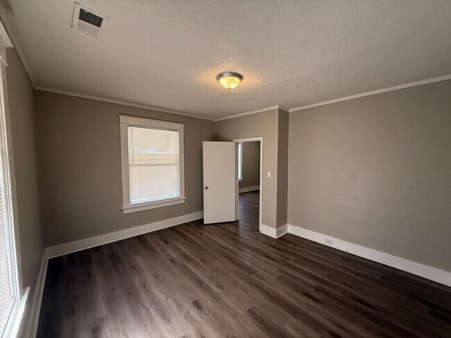 Building Photo - 434 Malvern St