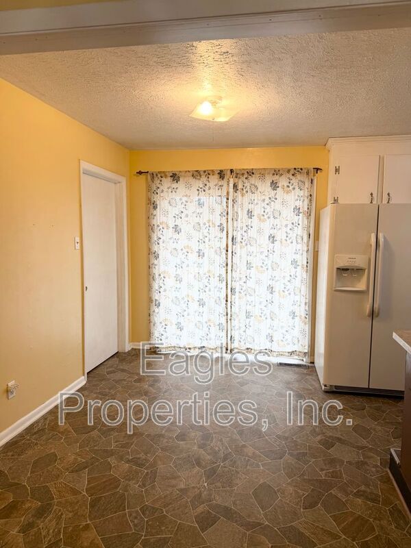 Building Photo - 224 Herbert St