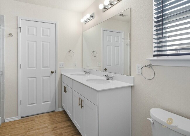 Building Photo - Welcome to this beautifully maintained 2022-built home in the Davis Ranch community!