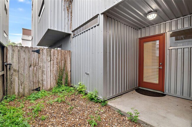 Building Photo - 2605 Calumet St