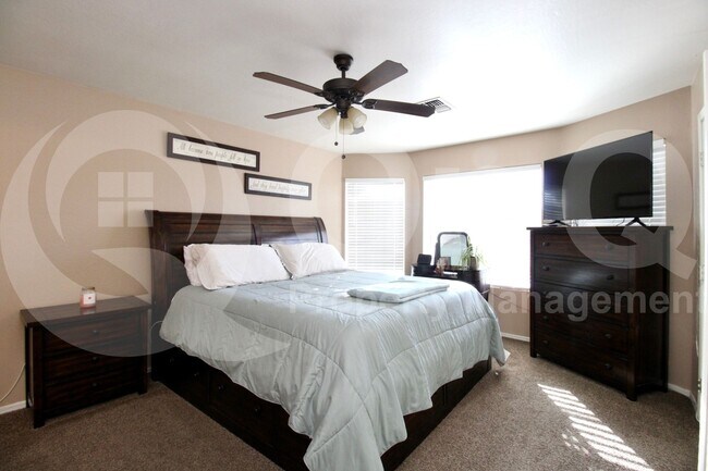 Building Photo - 4606 E Towne Ln