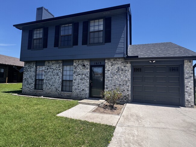 Building Photo - 1613 Bobby Lee Dr