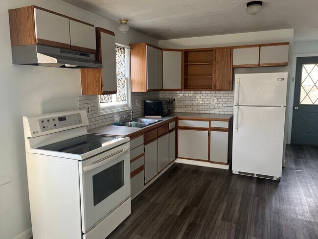 Primary Photo - 731 Pleasant St