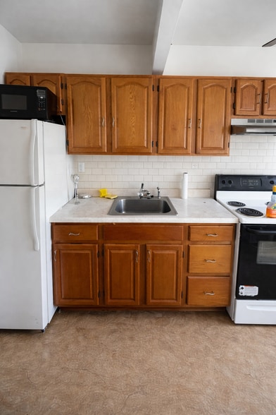 Kitchen - 6038 Baltimore Ave