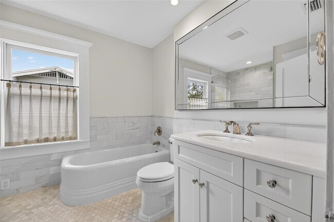 Building Photo - 3003 W Harbor View Ave