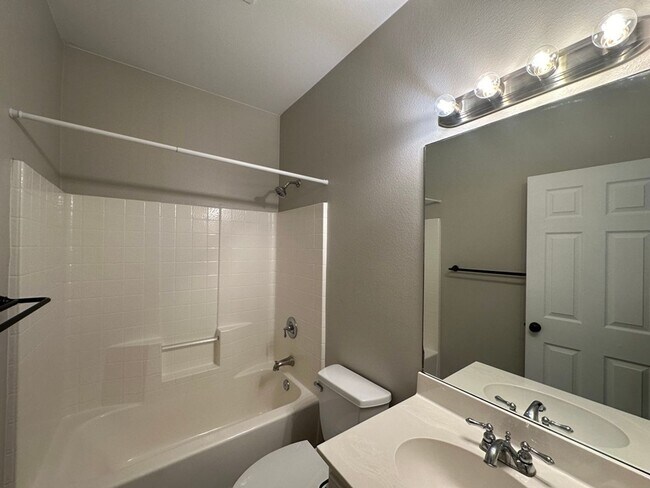 Building Photo - Stunning 4 Bed 3 Bath Home in WHISD!