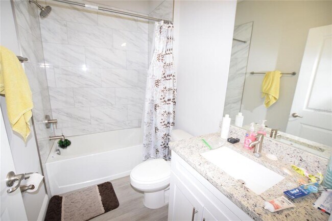 Building Photo - 642 Desmoines Ct