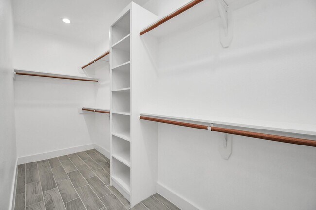 Building Photo - 517 Lovers Ln