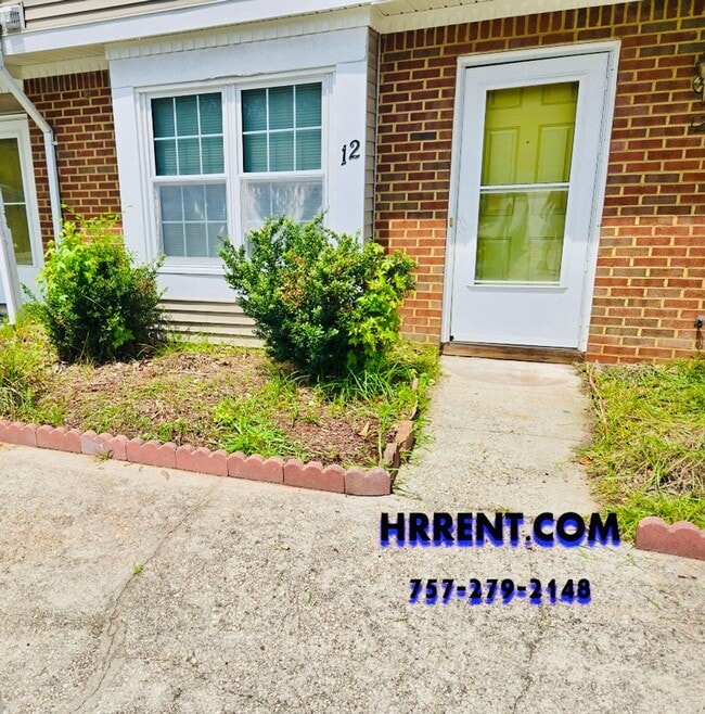 Building Photo - Lovely 2 Bedroom 2.5 Bathroom Townhouse lo...
