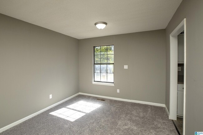 Building Photo - 2392 Zinnia Dr
