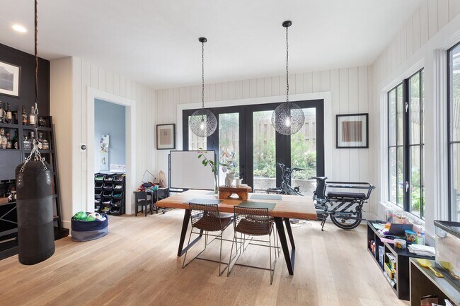 Building Photo - Stunning 4/3.5 Home in Highly Sought-After Area w/ 1300 Sq Ft of Outdoor Space!