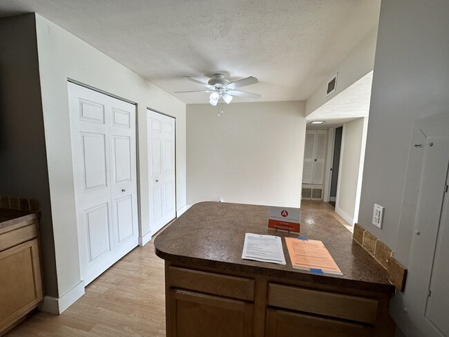 Building Photo - Villas of Cascade 2 Bedroom Condo Upper Unit